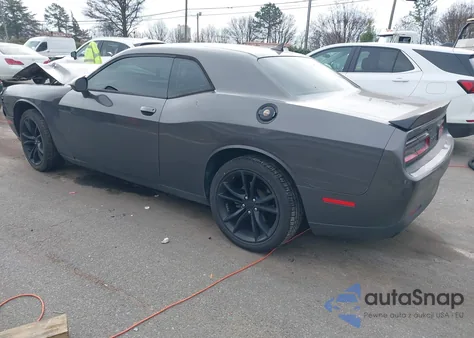 2017 Dodge Challenger Sxt Plus z USA, uszkodzony, nr VIN 2C3CDZAGXHH594819